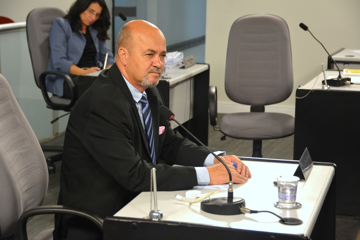 Cula apresenta demandas de infraestrutura e homenagem a professora